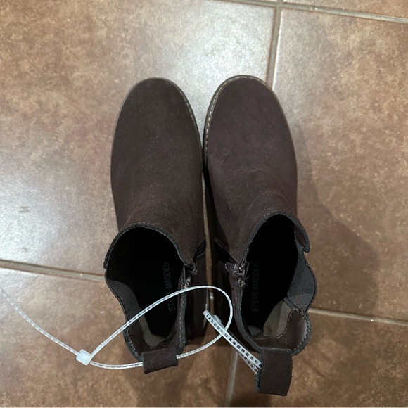 Steve Madden Ashher Oskar Brown Chelsea Boots - Picture 2 of 8